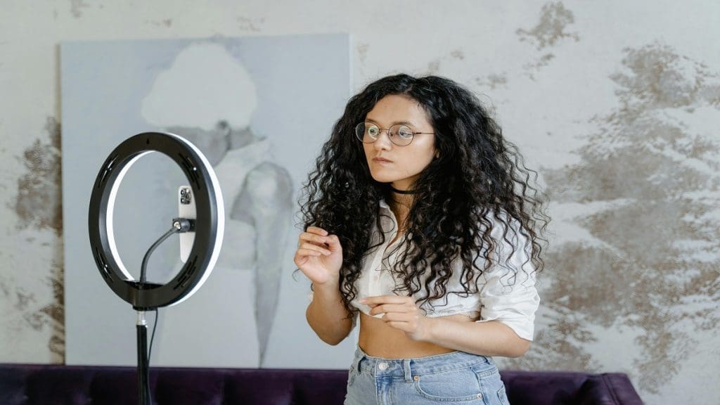 Use the Power Influencer Marketing to Sway Your Target Audience 1 Influencer Marketing to Sway Your Target